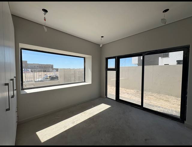 4 BEDROOM HOUSE FOR SALE IN SANDOWN